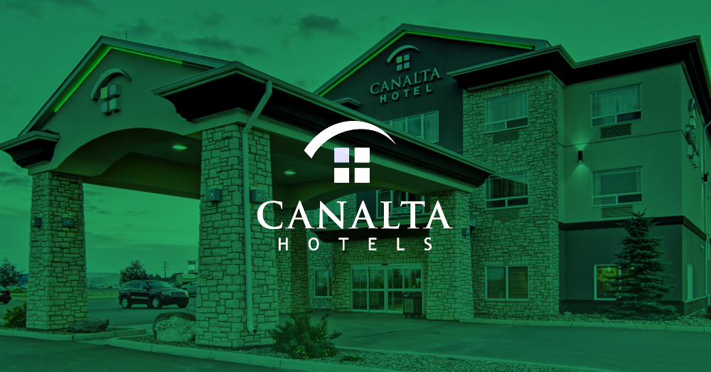 Foto de un Hotel Canalta, con una superposición verde transparente, y el logo de Canalta Hotels en blanco centrado en el centro