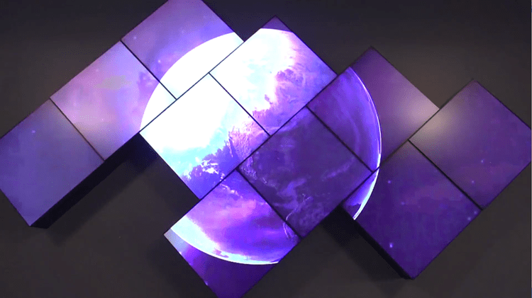 Videowall artístico con arte de la luna púrpura