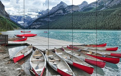 Una foto del lago Louise y su muelle con barcos rojos, en un videowall de 5 por 5 paneles