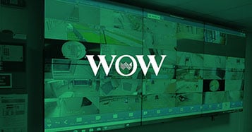 Videowall que muestra las imágenes de las cámaras en directo en la sala de control de las operaciones de seguridad en el Mundo del Vino de Portugal, gestionado por la plataforma de Userful, con superposición verde y logotipo